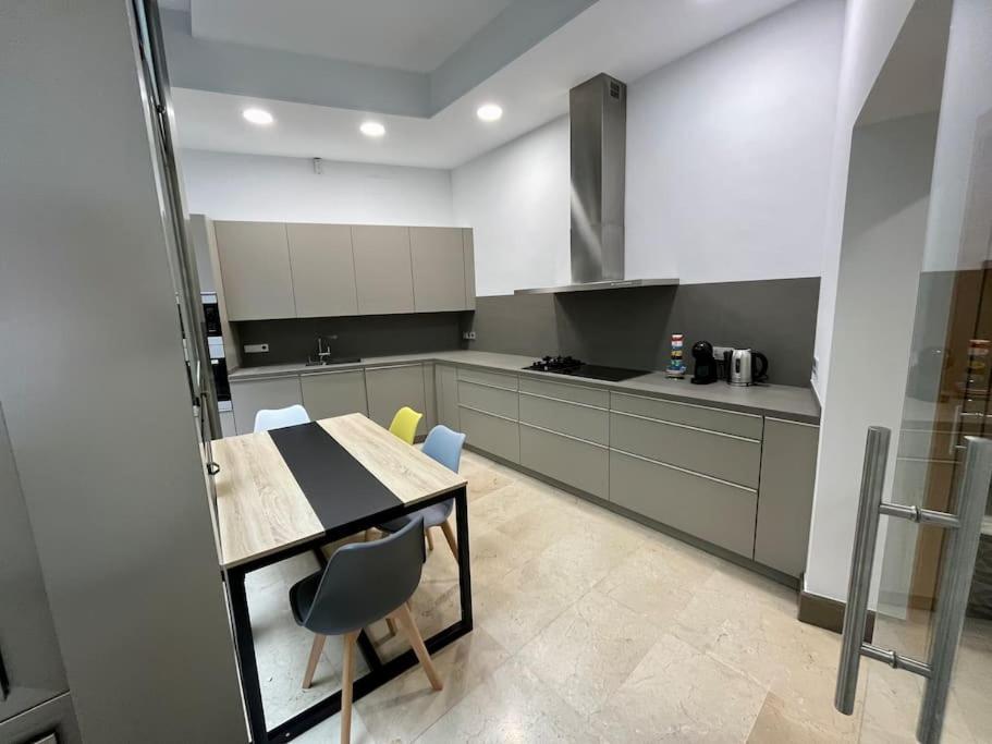 Fdez Amazing House By Cathedral And Giralda With Private Pool Villa เซบีญา ภายนอก รูปภาพ